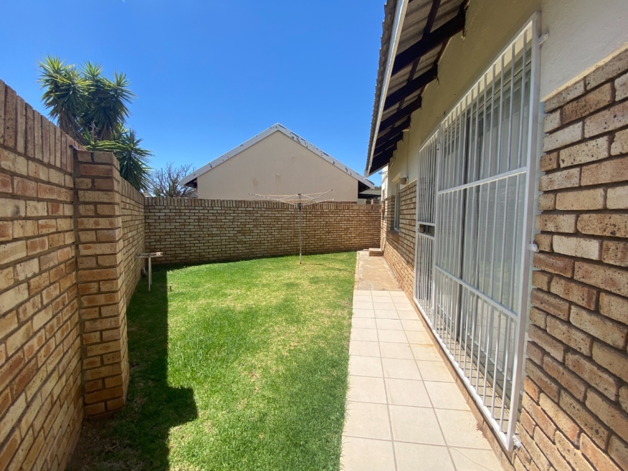 2 Bedroom Property for Sale in Roylglen Gardens Northern Cape
